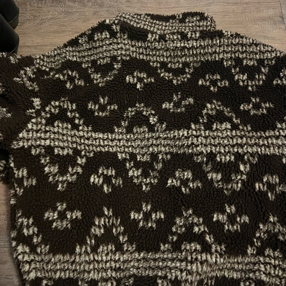 Patterned Pullover - Picture 7 of 7